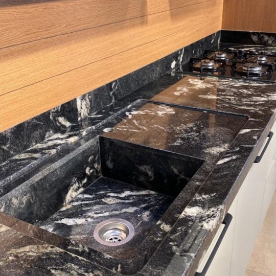 BẾP ĐÁ TITANIUM BLACK 1