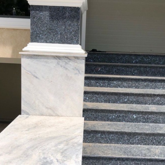 TAM CẤP ĐÁ XÀ CỪ XÁM